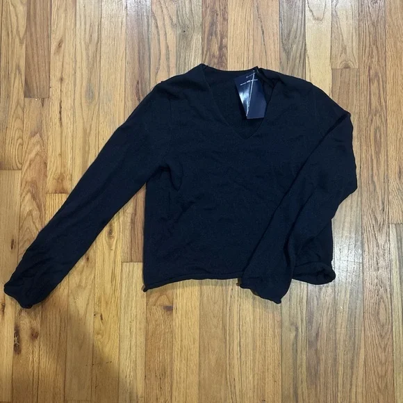 Brandy Melville black/navy lightweight v-neck sweater - Picture 1 of 1